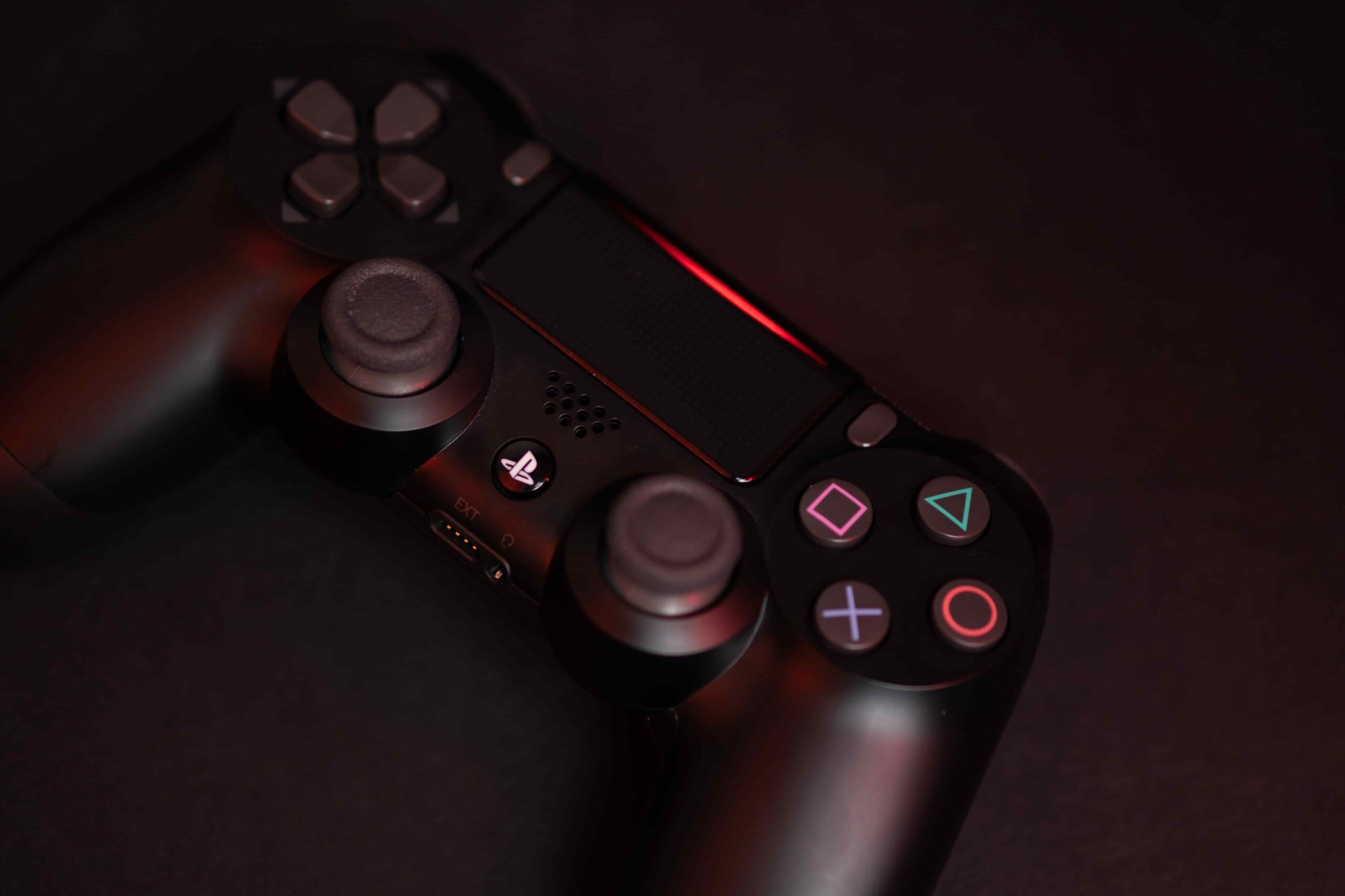 Mais de 2,3 mil jogos para PS4 e PS5 têm até 90% de desconto; confira