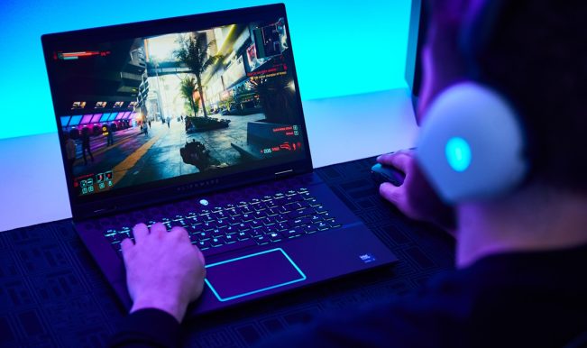 Alienware m16 R2 (2)