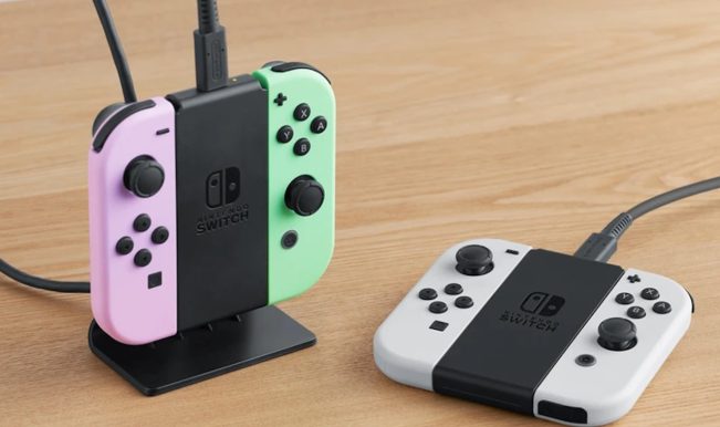 Nintendo Switch - acessório para carregar Joy-Con
