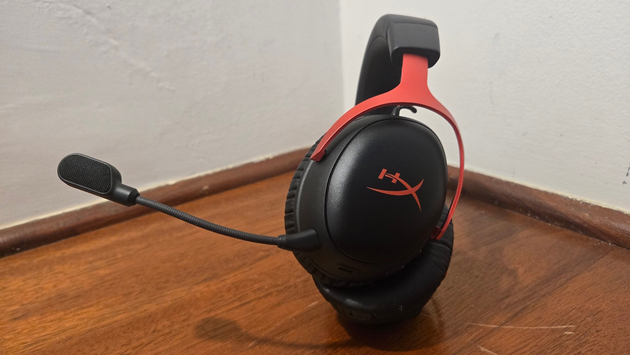 HyperX Cloud III S Wireless - acabamento (2)