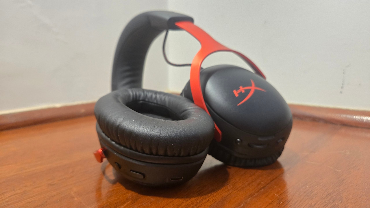HyperX Cloud III S Wireless - acabamento