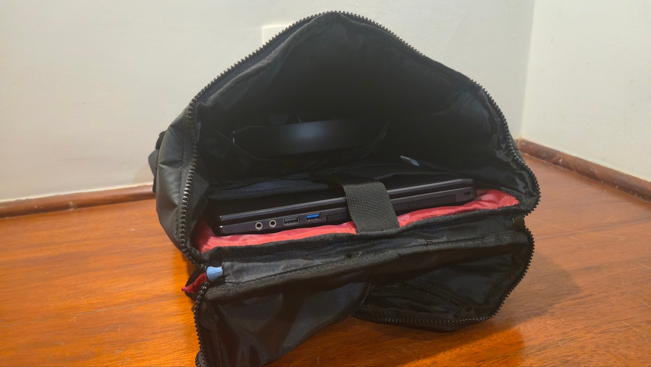 Acer Nitro Esportiva ABG232 - espaço do compartimento interno