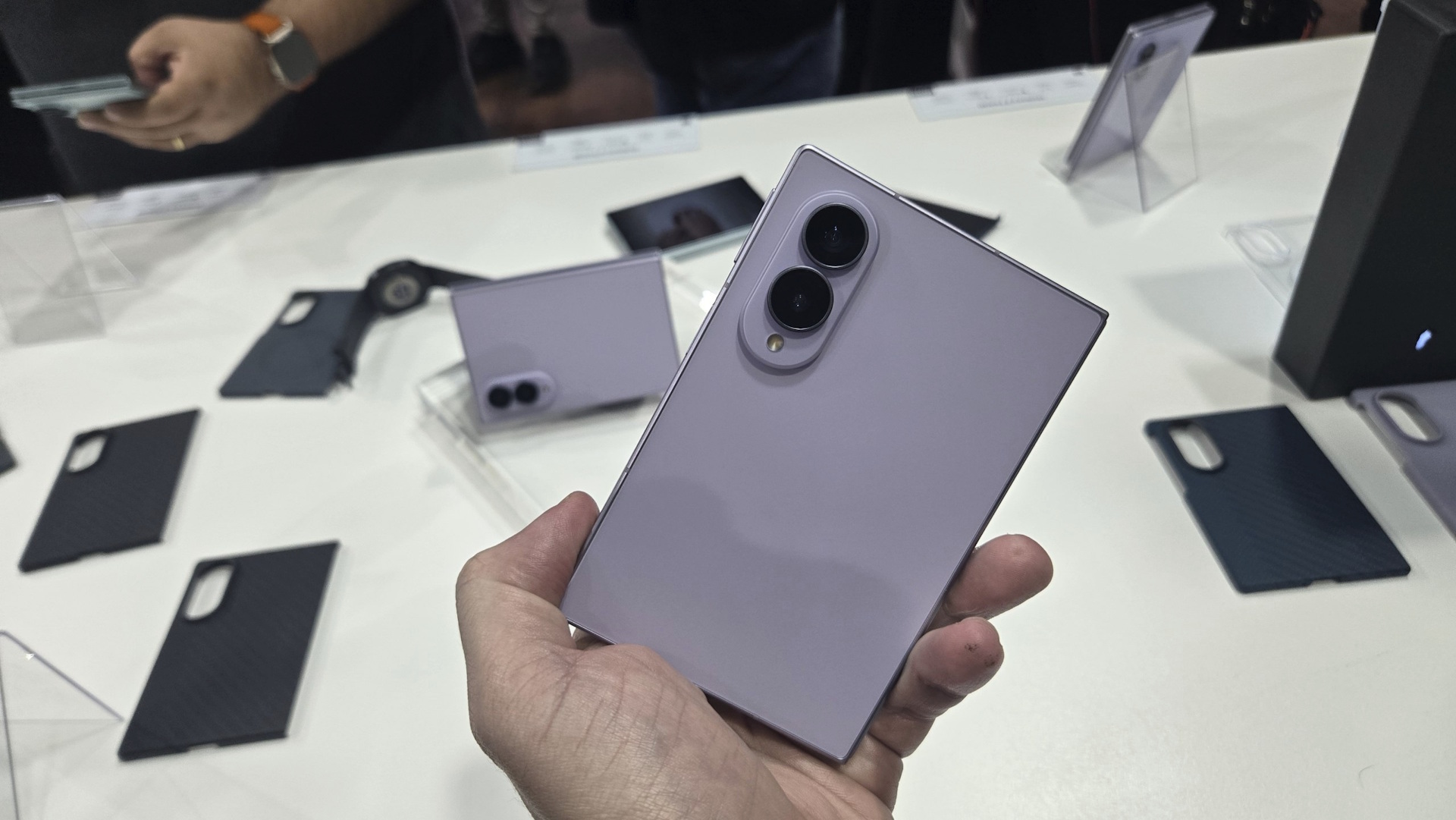 Galaxy Z: Samsung lança novos smartphones dobráveis