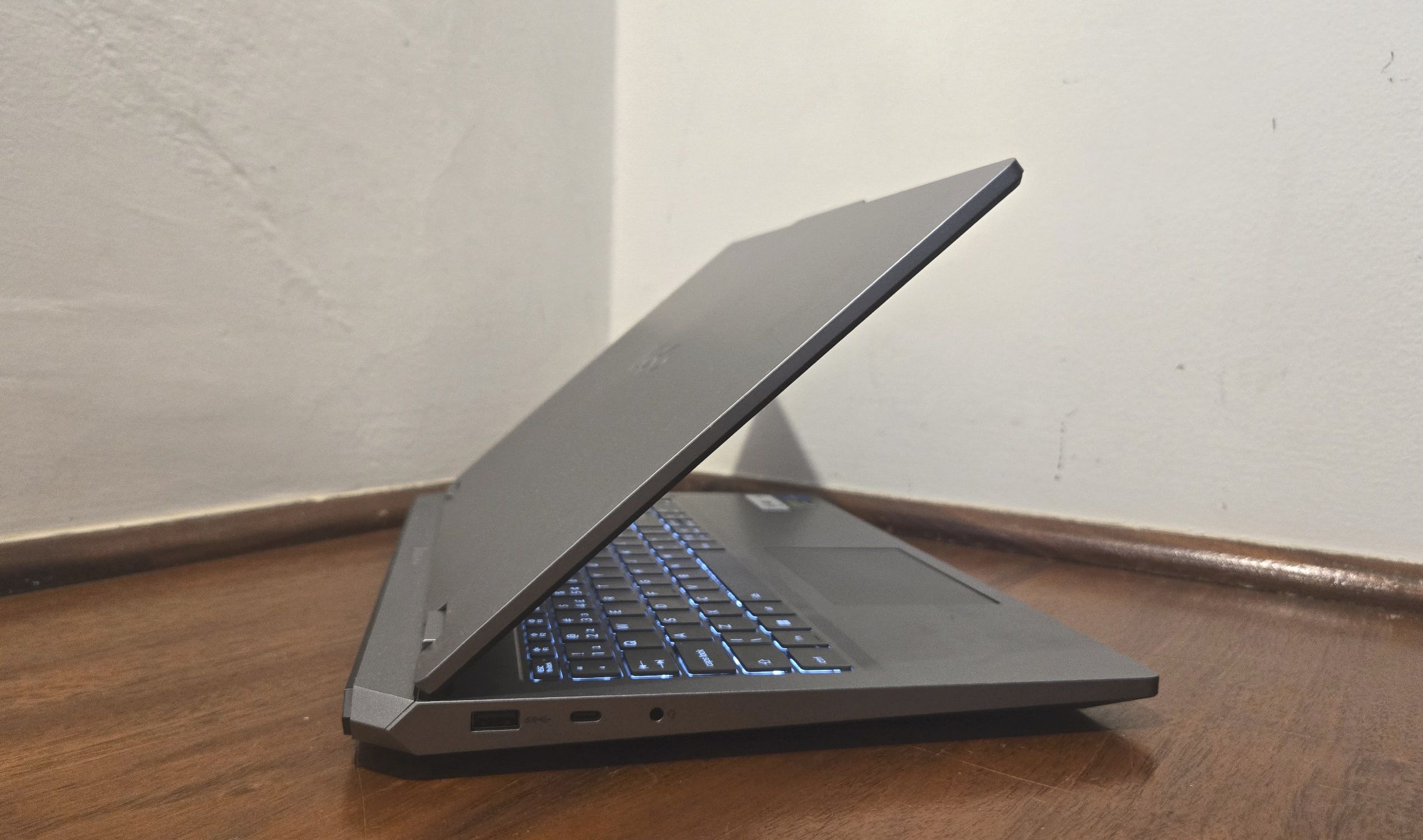 Lenovo LOQ-e - acabamento (3)