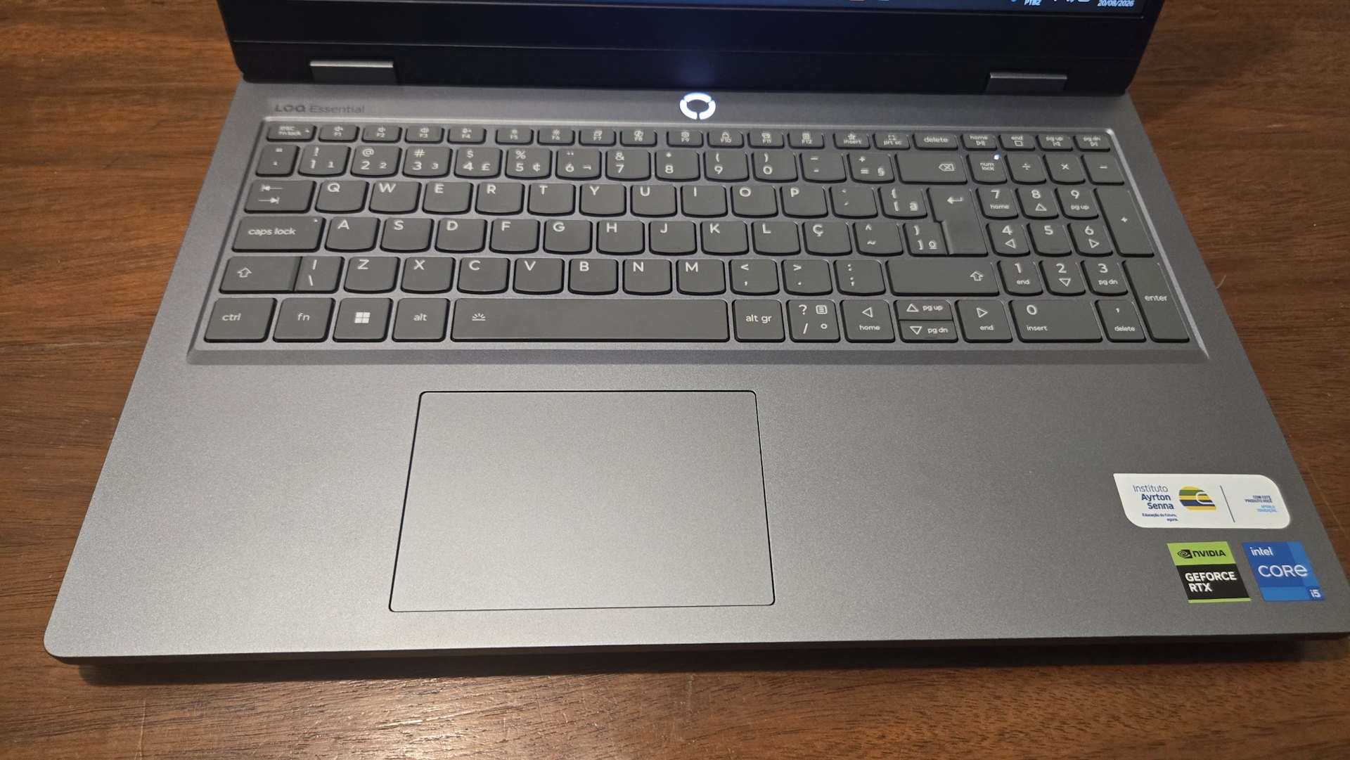 Lenovo LOQ-e - teclado e touchpad