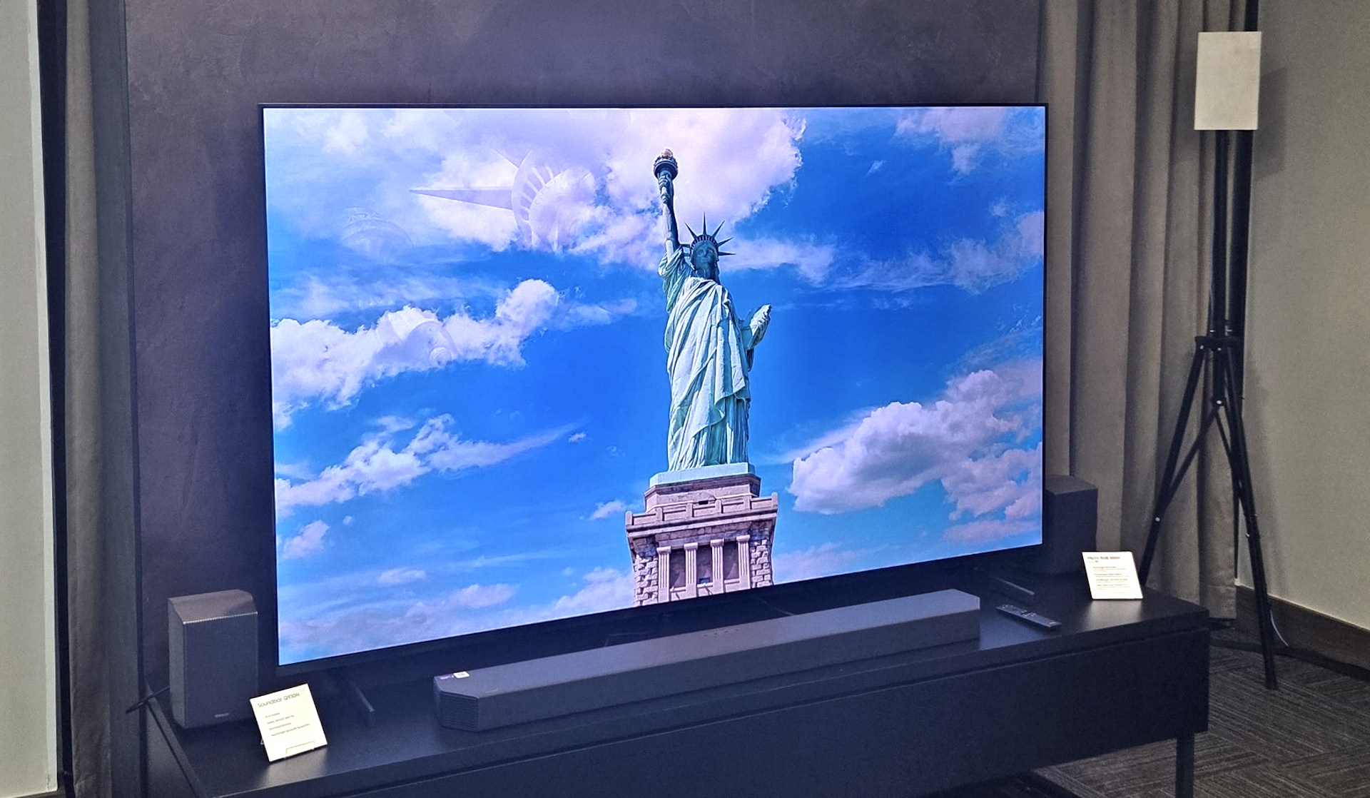 TV Samsung - Micro RGB R85H